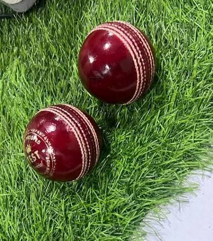 Premium red ball — 2